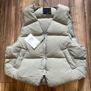 $306 IISE Zip Down Insulated Puffer Vest with Wide-Set Quilting in Cold Beige L